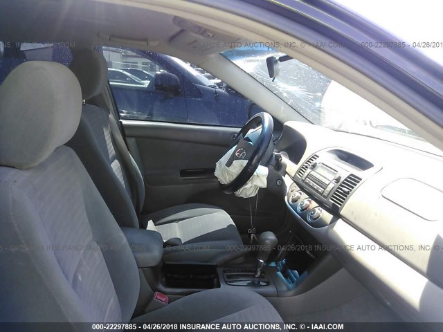 4T1BE32K95U041457 - 2005 TOYOTA CAMRY LE/XLE/SE შავი ფოტო 5