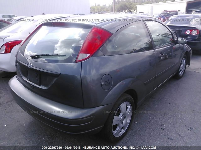 3FAFP31313R180115 - 2003 FORD FOCUS ZX3 GRAY photo 4