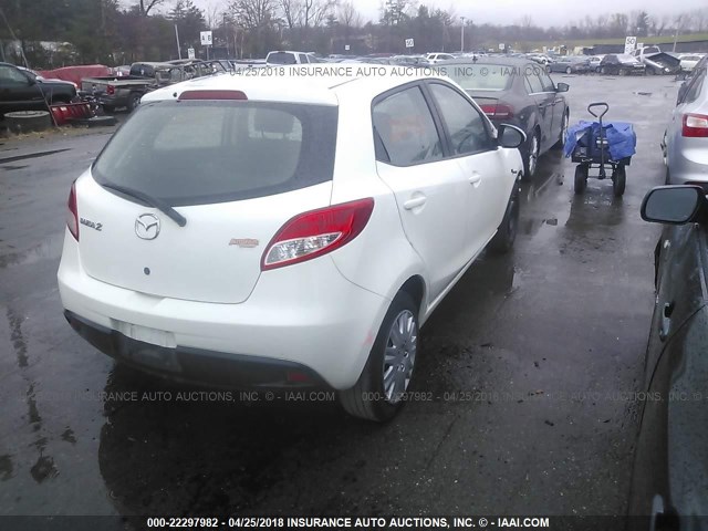 JM1DE1KZ5C0147696 - 2012 MAZDA MAZDA2 WHITE photo 4