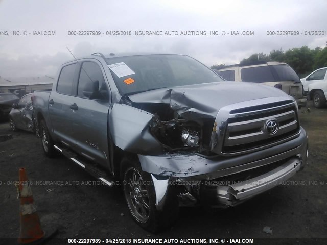 5TFEM5F14DX065308 - 2013 TOYOTA TUNDRA CREWMAX SR5 SILVER photo 1