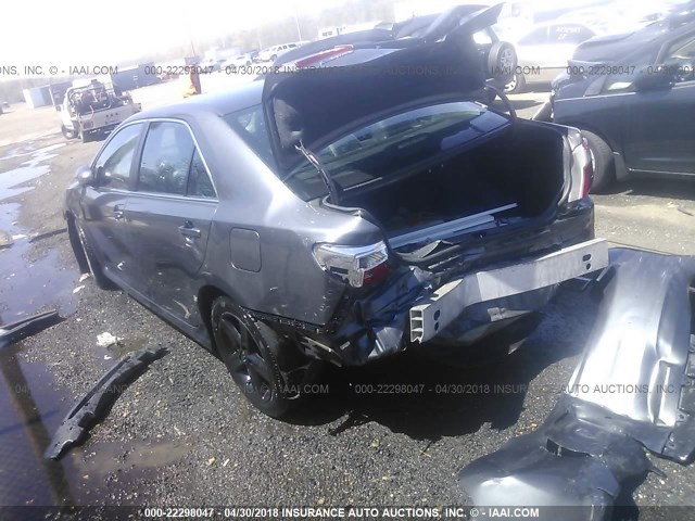 4T1BF1FK1EU823599 - 2014 TOYOTA CAMRY L/SE/LE/XLE 灰色 照片 3