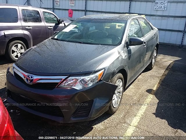 4T1BD1FK8CU026348 - 2012 TOYOTA CAMRY HYBRID/LE/XLE GRAY photo 2