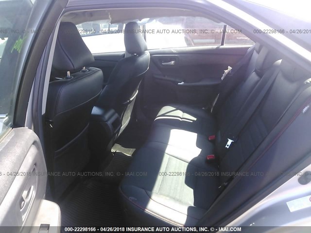 4T1BF1FK2HU791279 - 2017 TOYOTA CAMRY LE/XLE/SE/XSE ვერცხლისფერი ფოტო 8