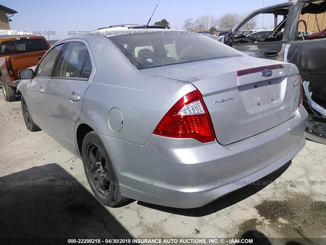 3FAHP0HAXAR178470 - 2010 FORD FUSION SE SILVER photo 3