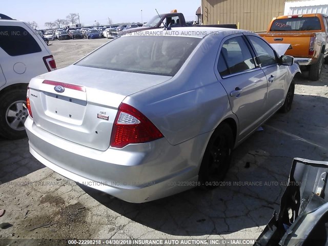 3FAHP0HAXAR178470 - 2010 FORD FUSION SE SILVER photo 4