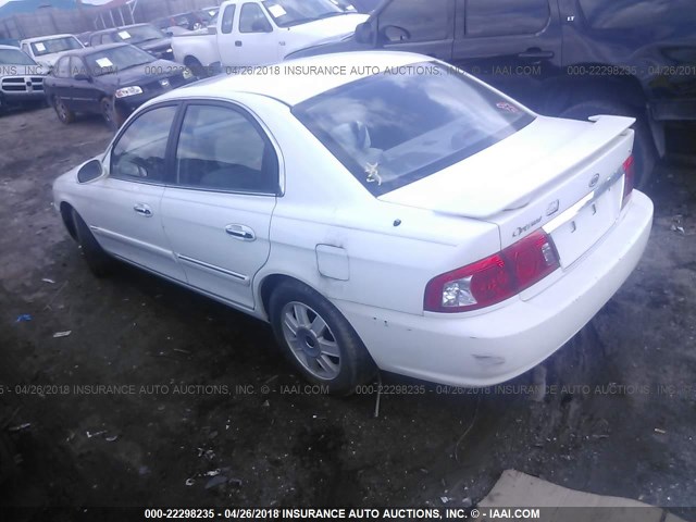 KNAGD126535192692 - 2003 KIA OPTIMA LX/SE WHITE photo 3