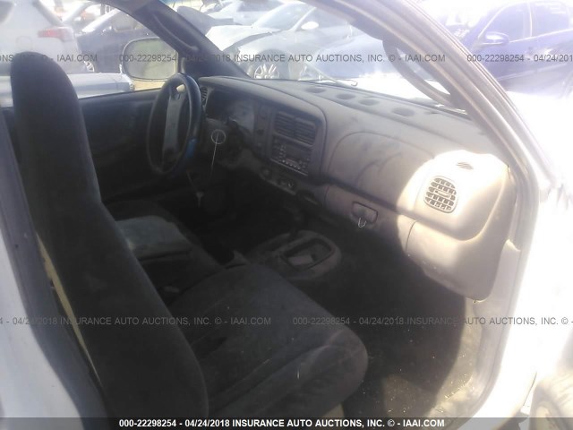 1B7GG22N6YS572897 - 2000 DODGE DAKOTA WHITE photo 5