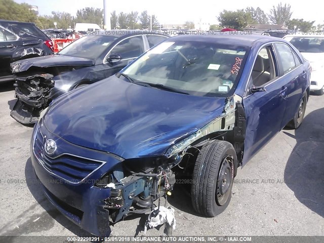 4T1BF3EK1BU588338 - 2011 TOYOTA CAMRY SE/LE/XLE BLUE photo 2