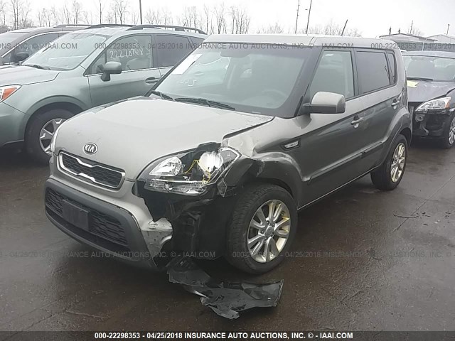 KNDJT2A58D7605138 - 2013 KIA SOUL GREEN photo 2