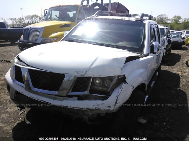 1N6AD07UX6C463690 - 2006 NISSAN FRONTIER CREW CAB LE/SE/OFF ROAD WHITE photo 2