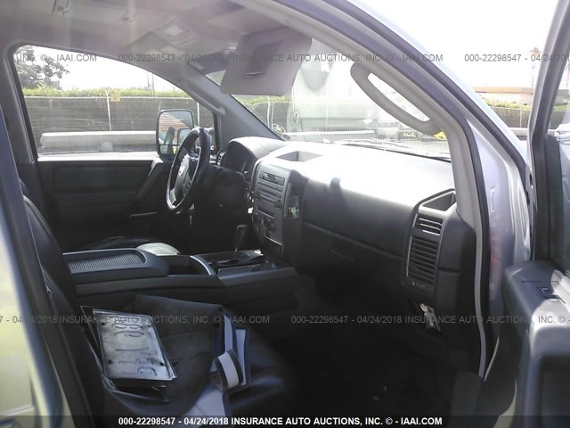 1N6AA07B86N566425 - 2006 NISSAN TITAN XE/SE/LE SILVER photo 5