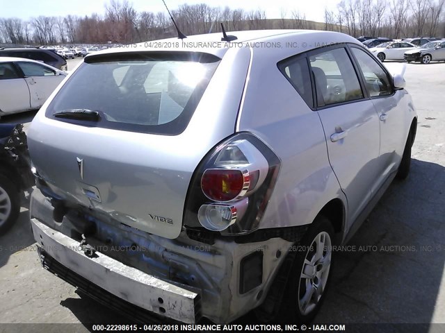 5Y2SP6E09AZ416688 - 2010 PONTIAC VIBE SILVER photo 4