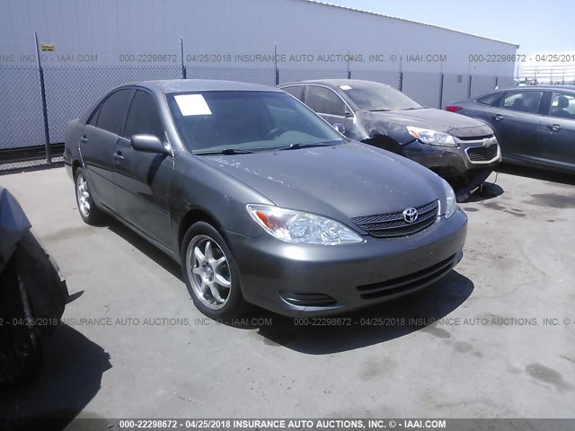 JTDBE32K340294705 - 2004 TOYOTA CAMRY LE/XLE GRAY photo 1