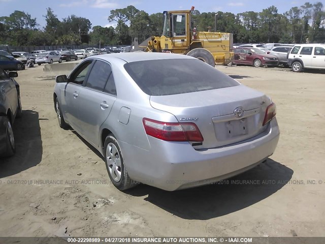 4T1BE46K29U395598 - 2009 TOYOTA CAMRY SE/LE/XLE SILVER photo 3