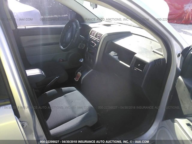 1J8FT47W77D260619 - 2007 JEEP COMPASS SILVER photo 5