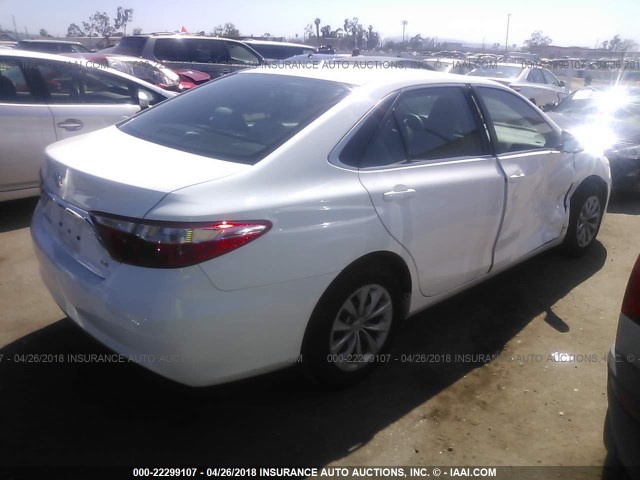 4T4BF1FK5GR572806 - 2016 TOYOTA CAMRY LE/XLE/SE/XSE WHITE photo 4