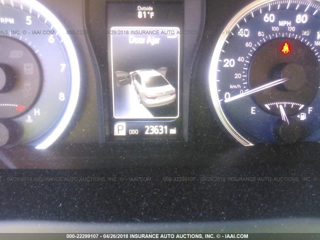 4T4BF1FK5GR572806 - 2016 TOYOTA CAMRY LE/XLE/SE/XSE WHITE photo 7