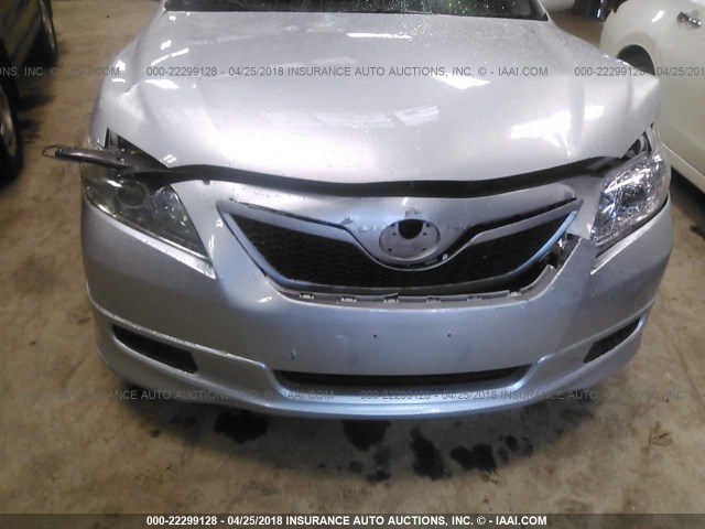 4T1BK46K27U516880 - 2007 TOYOTA CAMRY NEW GENERAT LE/XLE/SE SILVER photo 6
