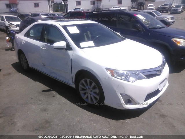 4T4BF1FKXER392119 - 2014 TOYOTA CAMRY L/SE/LE/XLE 白色 照片 1