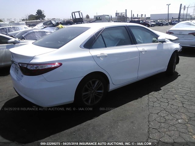 4T1BF1FK1HU325746 - 2017 TOYOTA CAMRY LE/XLE/SE/XSE WHITE photo 4