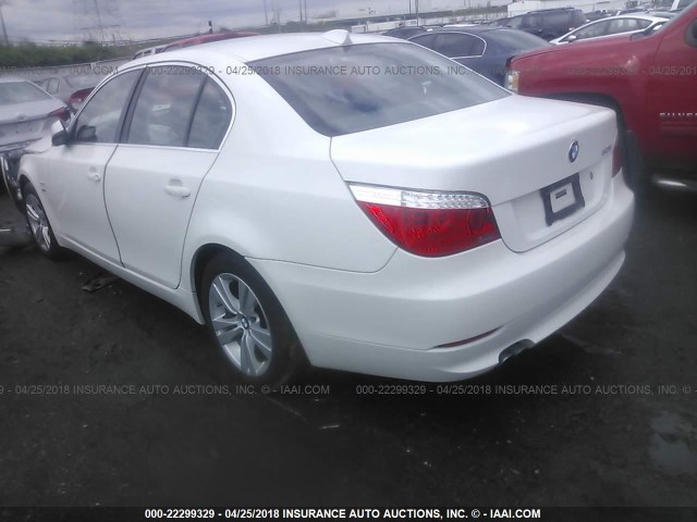 WBANV1C51AC389619 - 2010 BMW 528 XI WHITE photo 3