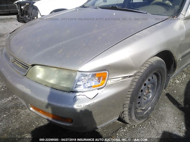 1HGCD5637VA155308 - 1997 HONDA ACCORD LX/EX SILVER photo 6