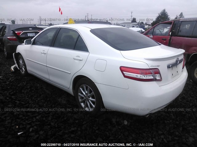 4T1BK3EK8BU615093 - 2011 TOYOTA CAMRY SE/LE/XLE WHITE photo 3