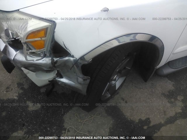 1N6AA07A05N538592 - 2005 NISSAN TITAN XE/SE/LE WHITE photo 6