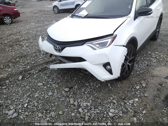 JTMJFREV7GJ082079 - 2016 TOYOTA RAV4 SE WHITE photo 6