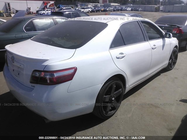 4T4BE46K28R025997 - 2008 TOYOTA CAMRY CE/LE/XLE/SE WHITE photo 4