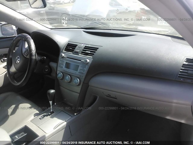 4T4BE46K28R025997 - 2008 TOYOTA CAMRY CE/LE/XLE/SE WHITE photo 5