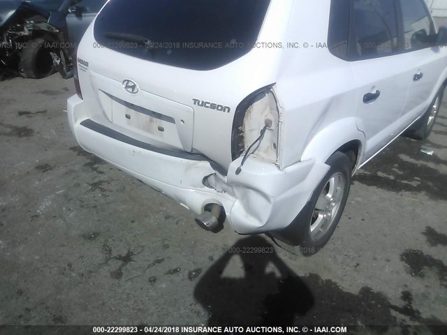 KM8JM12BX5U098124 - 2005 HYUNDAI TUCSON GL WHITE photo 6