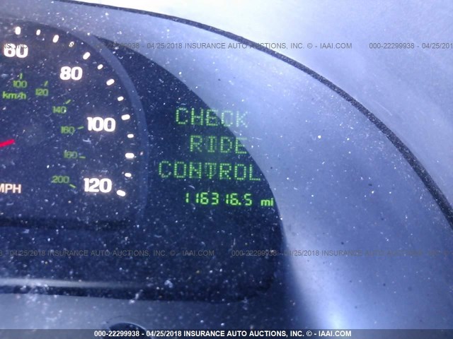 1LNHM97V32Y621908 - 2002 LINCOLN CONTINENTAL  Кремовый фото 7