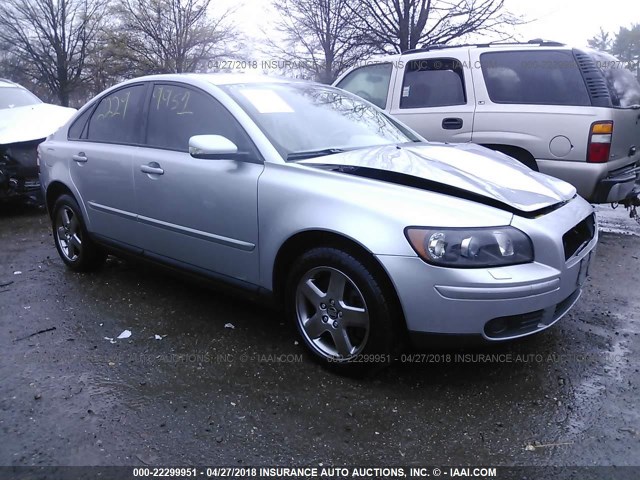 YV1MH682562168839 - 2006 VOLVO S40 T5 SILVER photo 1