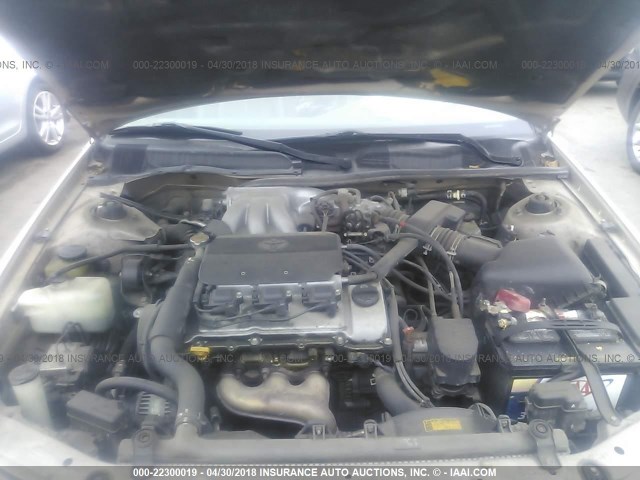 JT2BF28K9W0096897 - 1998 TOYOTA CAMRY LE/XLE GOLD photo 10