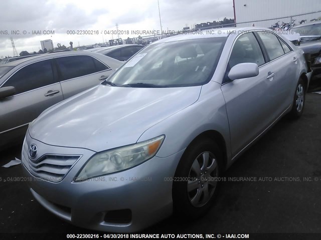 4T4BF3EK4BR122053 - 2011 TOYOTA CAMRY SE/LE/XLE SILVER photo 2