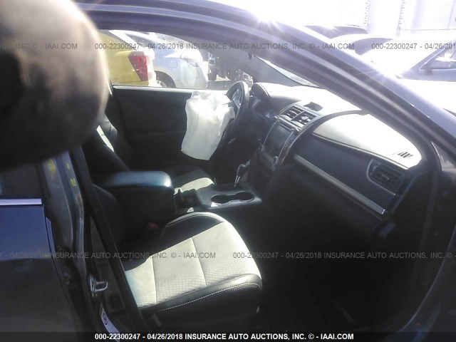 4T1BF1FK8DU297440 - 2013 TOYOTA CAMRY L/SE/LE/XLE 灰色 照片 5