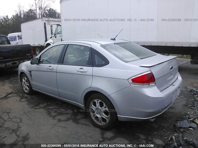 1FAHP35N88W282505 - 2008 FORD FOCUS SE/SEL/SES SILVER photo 3