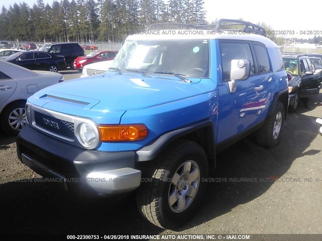 JTEBU11F670023858 - 2007 TOYOTA FJ CRUISER BLUE photo 2