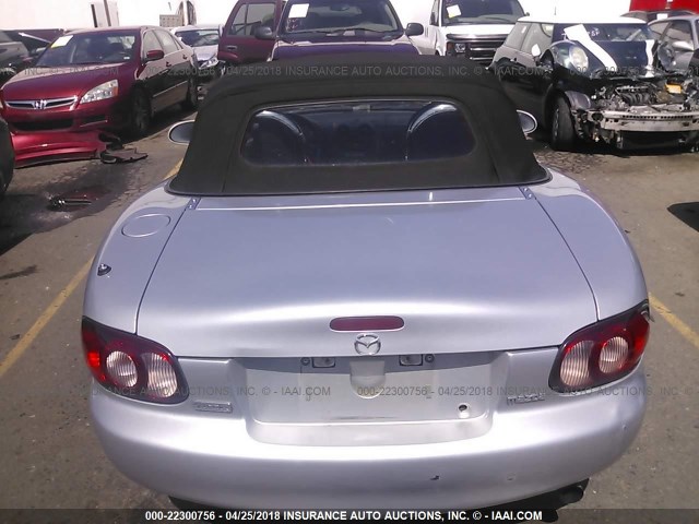 JM1NB353920222897 - 2002 MAZDA MX-5 MIATA LS SILVER photo 8