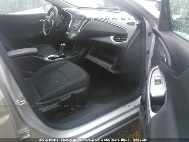1G1ZB5ST7HF225863 - 2017 CHEVROLET MALIBU LS 银色 照片 5