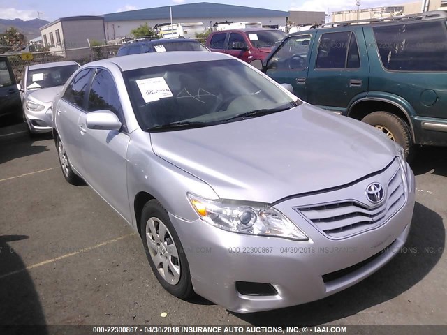 4T1BF3EK7BU768293 - 2011 TOYOTA CAMRY SE/LE/XLE SILVER photo 1