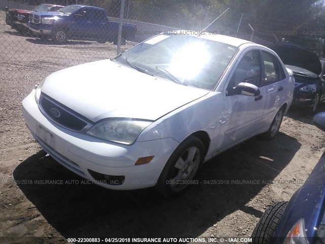 1FAFP34N37W188751 - 2007 FORD FOCUS ZX4/S/SE/SES WHITE photo 2