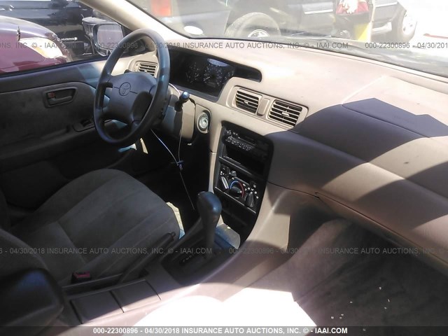 JT2BG22K9V0021122 - 1997 TOYOTA CAMRY LE/XLE Yaşıl foto 5