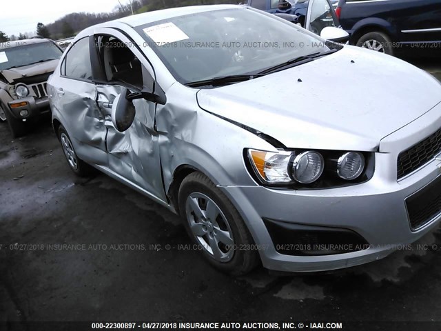 1G1JA5SH7F4157004 - 2015 CHEVROLET SONIC LS 银色 照片 1