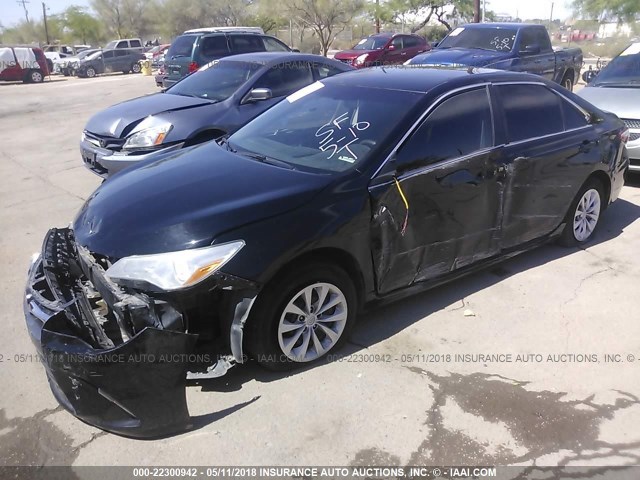 4T4BF1FK5GR573714 - 2016 TOYOTA CAMRY LE/XLE/SE/XSE BLACK photo 2