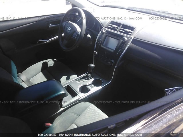 4T4BF1FK5GR573714 - 2016 TOYOTA CAMRY LE/XLE/SE/XSE 黑色 照片 5