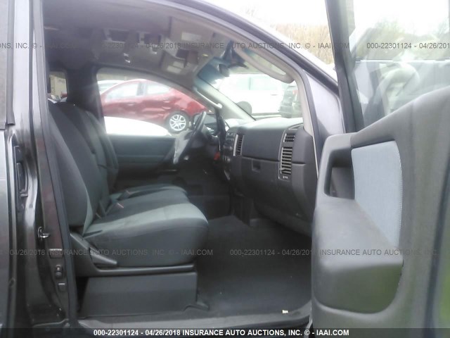 1N6BA06B36N505523 - 2006 NISSAN TITAN XE/SE/LE GRAY photo 5