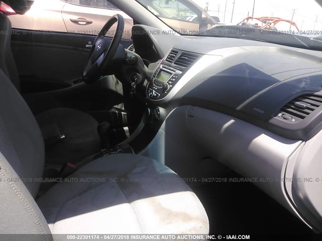 KMHCT4AE8DU304502 - 2013 HYUNDAI ACCENT GLS/GS GRAY photo 5