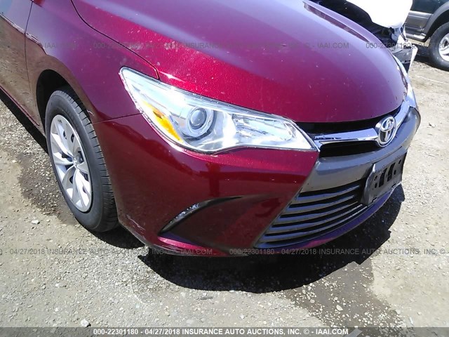 4T1BF1FK4GU597027 - 2016 TOYOTA CAMRY LE/XLE/SE/XSE 勃艮第红 照片 6